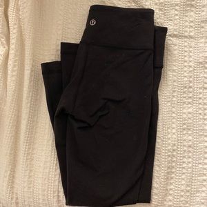 Lululemon Size 4 Black Wunder Under Crops
